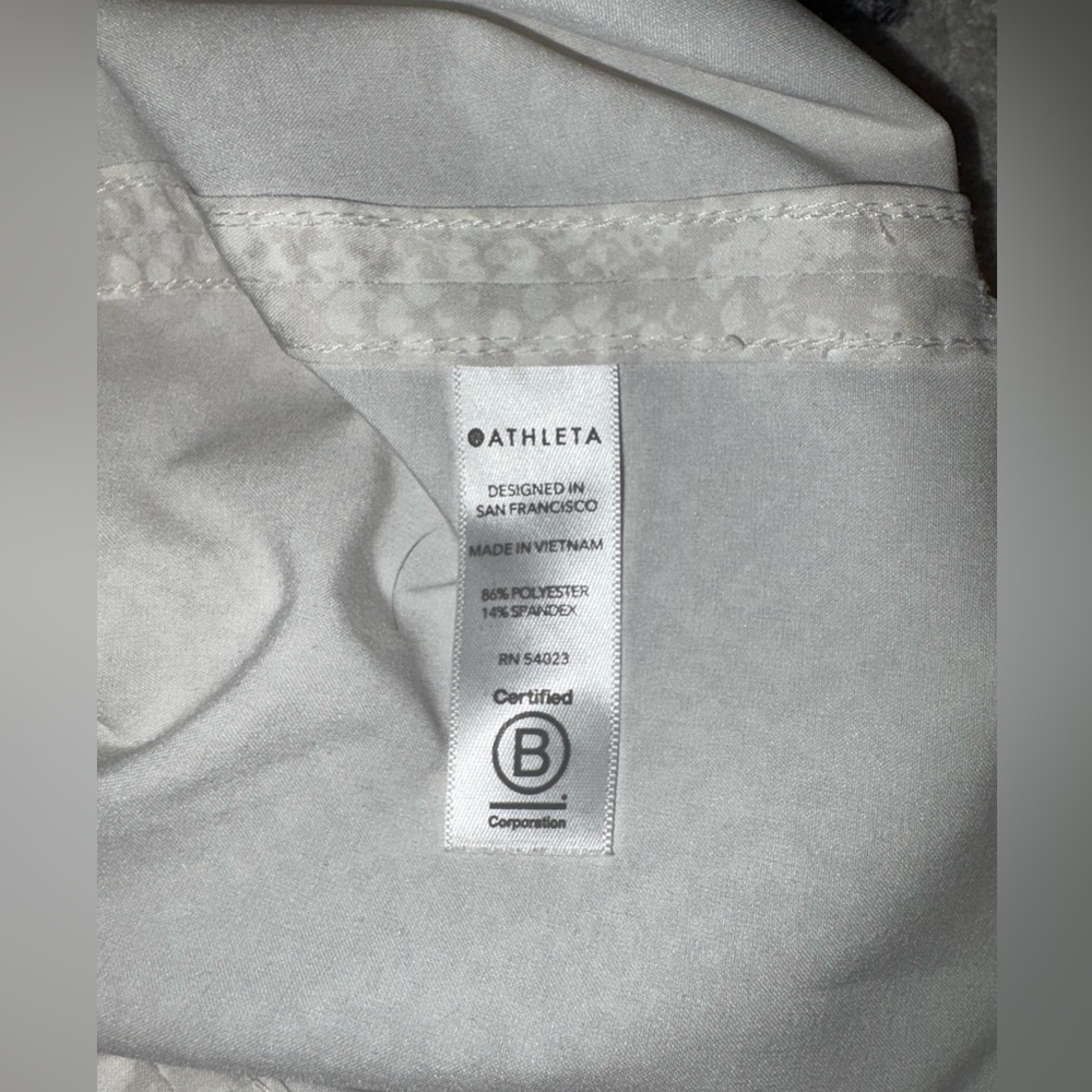 Athleta Women’s Sleeveless White Tank Top, white/light gray snakeskin print, XXS - Picture 4 of 5